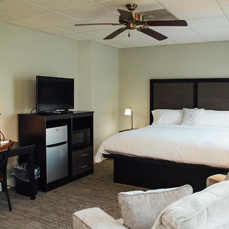 Country Squire Inn And Suites New Holland ภายนอก รูปภาพ