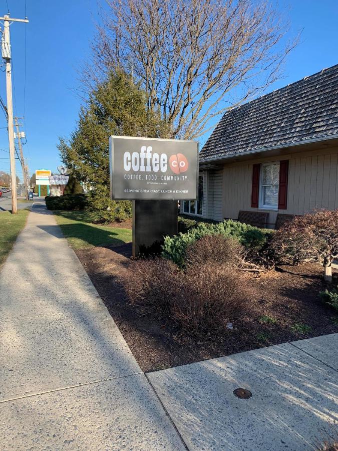 Country Squire Inn And Suites New Holland ภายนอก รูปภาพ