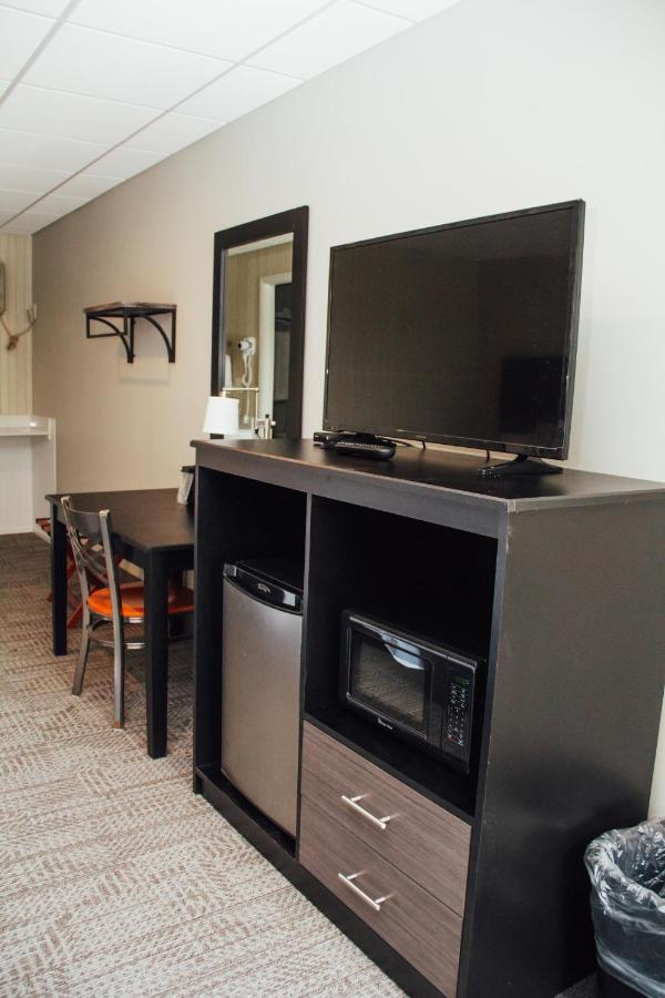 Country Squire Inn And Suites New Holland ภายนอก รูปภาพ