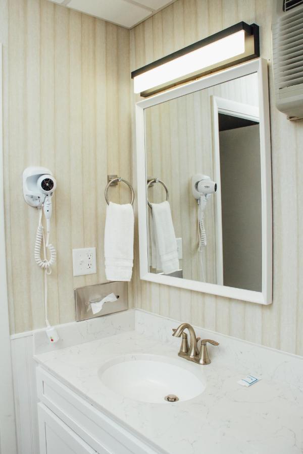 Country Squire Inn And Suites New Holland ภายนอก รูปภาพ