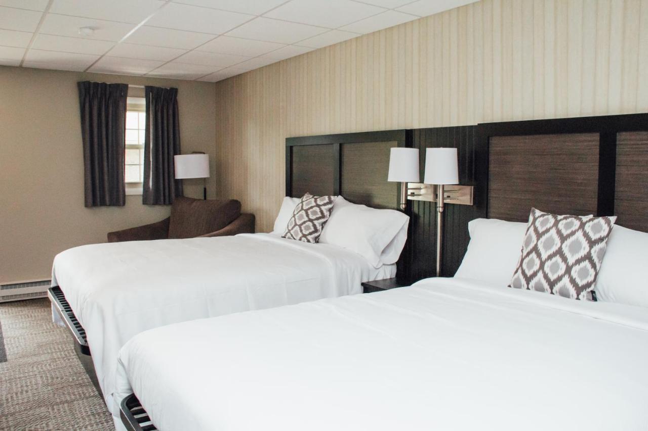 Country Squire Inn And Suites New Holland ภายนอก รูปภาพ