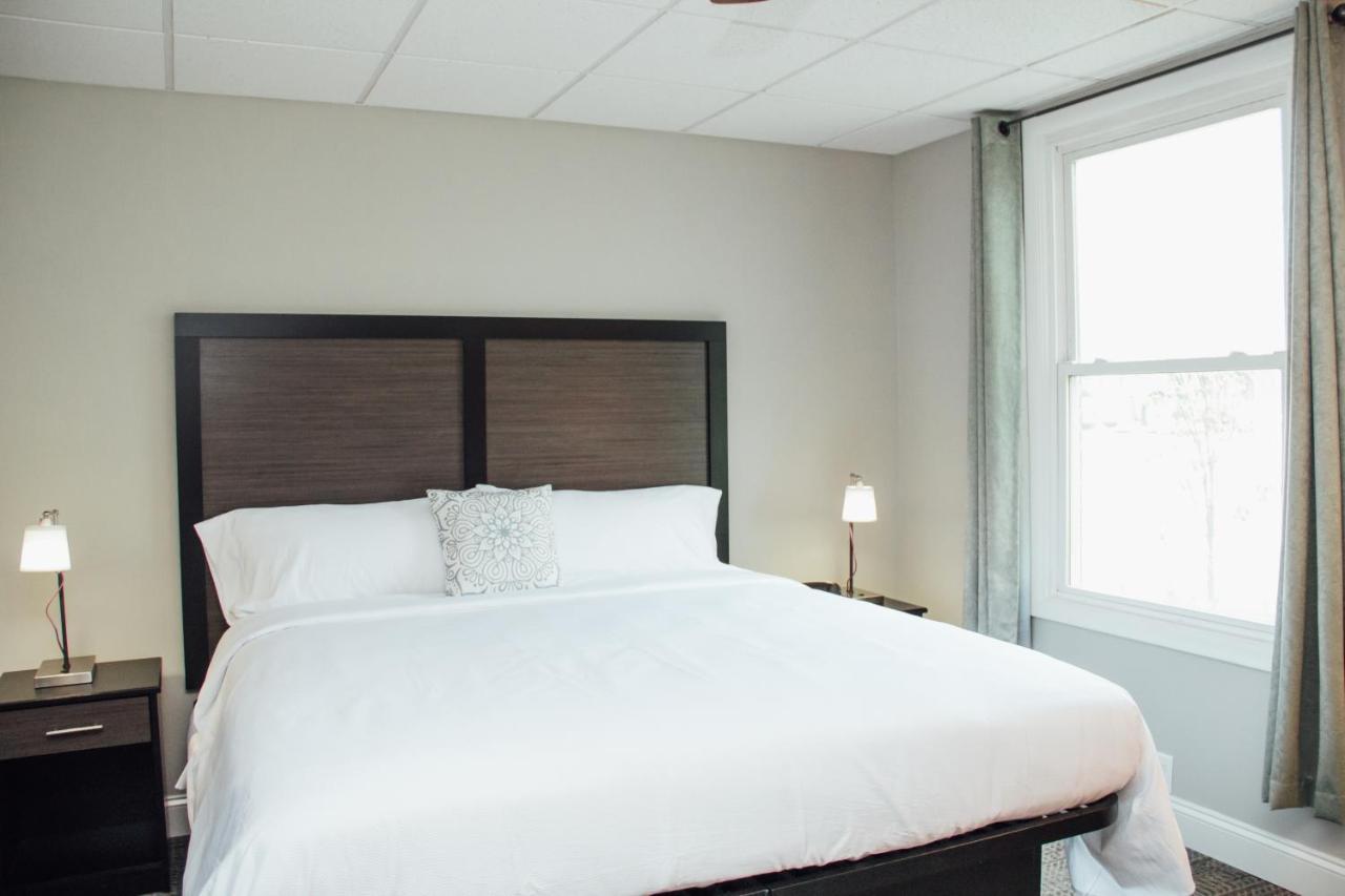Country Squire Inn And Suites New Holland ภายนอก รูปภาพ