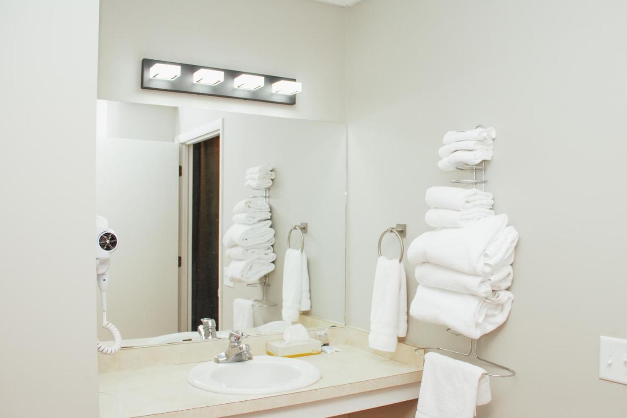 Country Squire Inn And Suites New Holland ภายนอก รูปภาพ