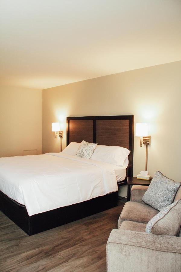 Country Squire Inn And Suites New Holland ภายนอก รูปภาพ