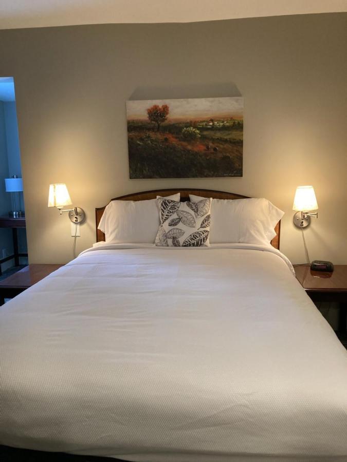 Country Squire Inn And Suites New Holland ภายนอก รูปภาพ