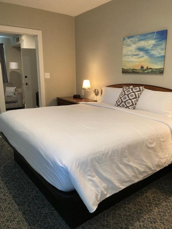 Country Squire Inn And Suites New Holland ภายนอก รูปภาพ