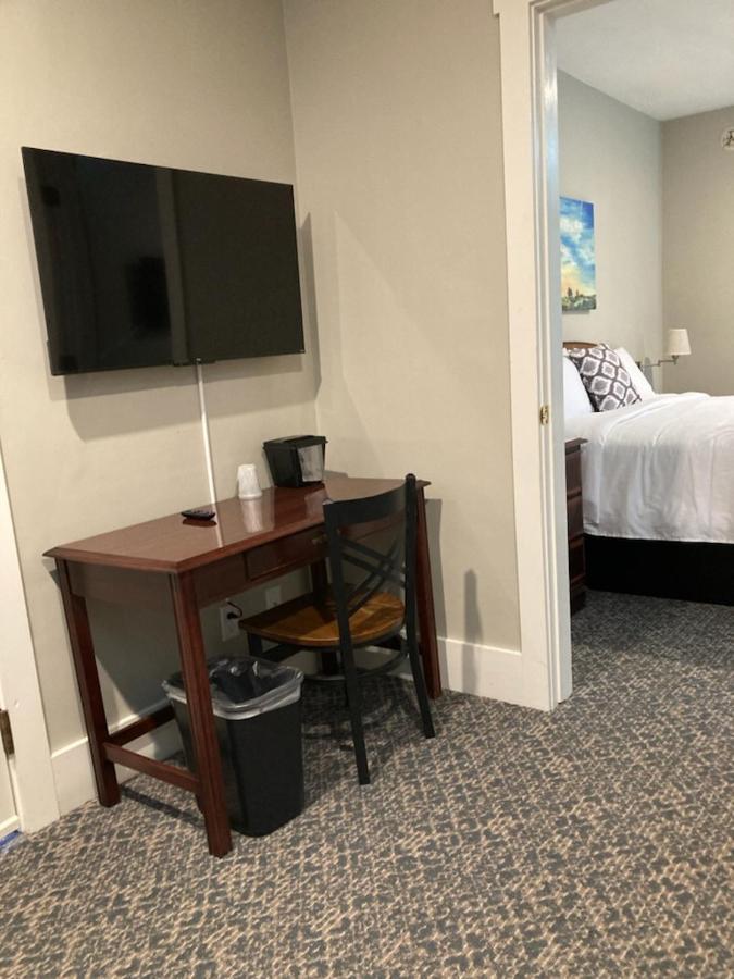 Country Squire Inn And Suites New Holland ภายนอก รูปภาพ