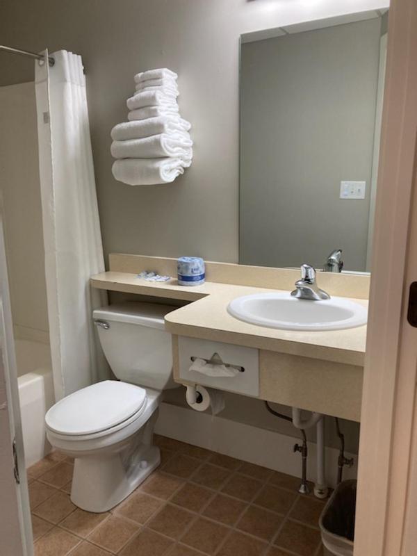 Country Squire Inn And Suites New Holland ภายนอก รูปภาพ
