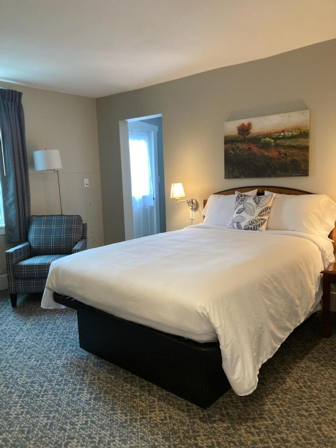 Country Squire Inn And Suites New Holland ภายนอก รูปภาพ