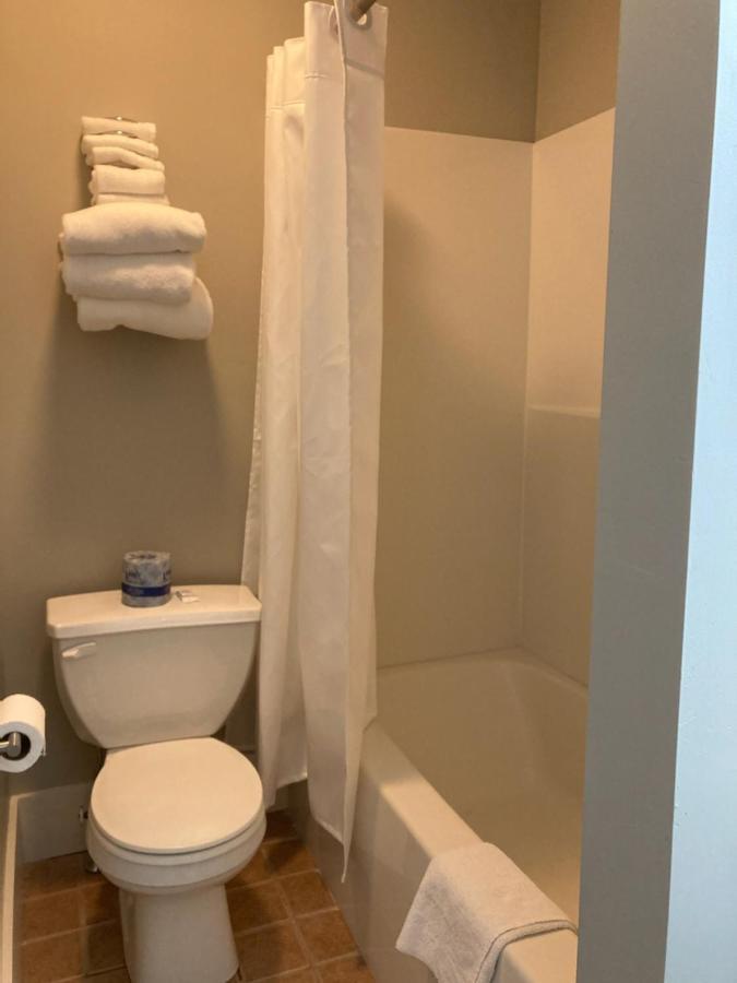 Country Squire Inn And Suites New Holland ภายนอก รูปภาพ