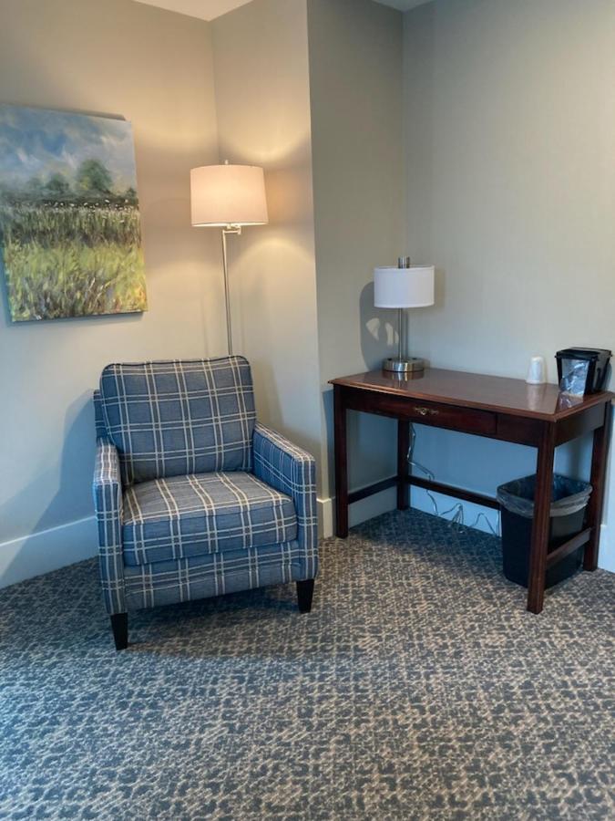 Country Squire Inn And Suites New Holland ภายนอก รูปภาพ