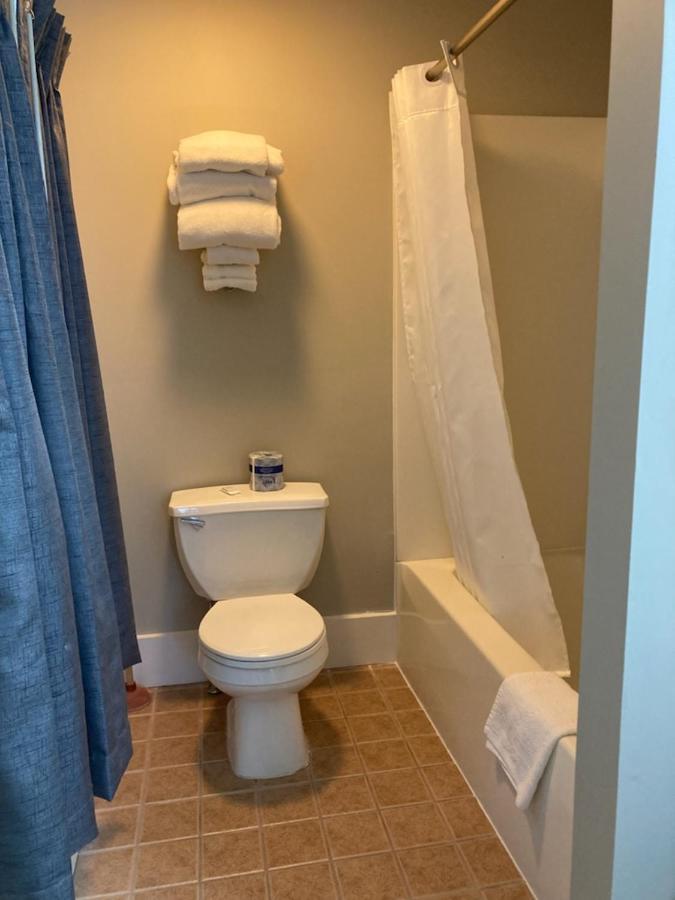 Country Squire Inn And Suites New Holland ภายนอก รูปภาพ