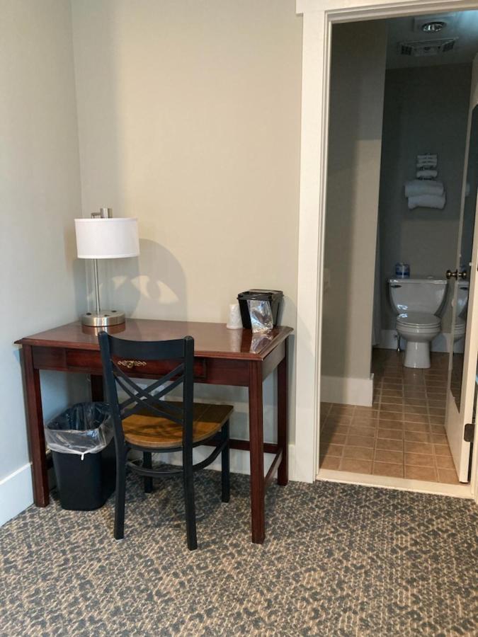 Country Squire Inn And Suites New Holland ภายนอก รูปภาพ