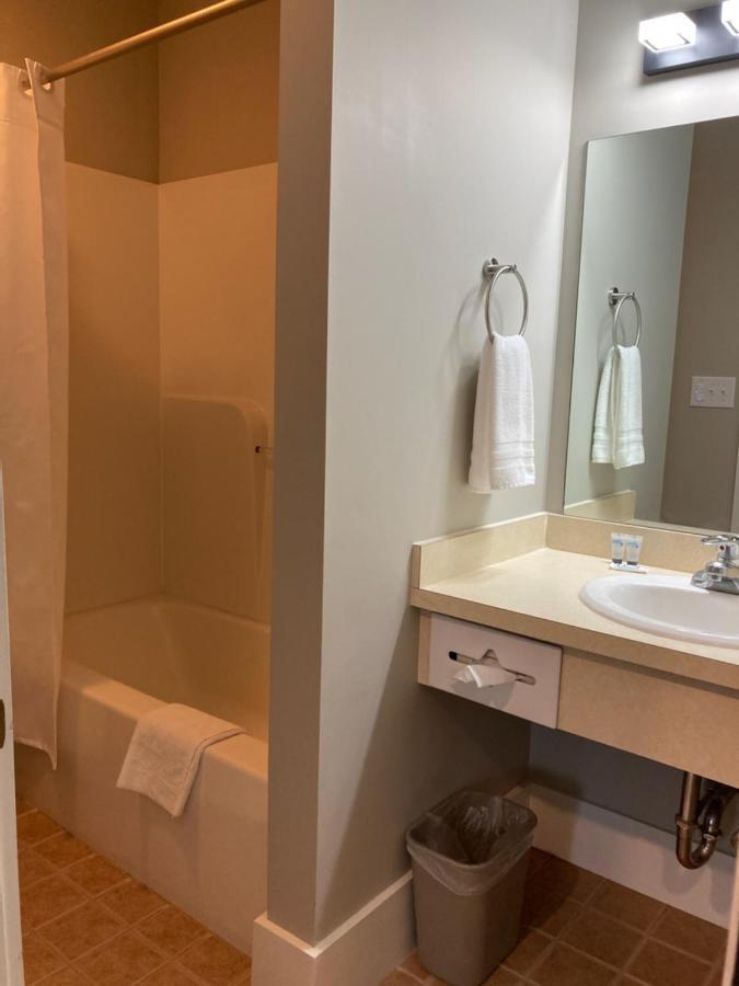 Country Squire Inn And Suites New Holland ภายนอก รูปภาพ