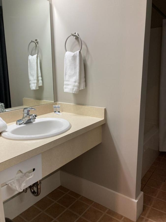 Country Squire Inn And Suites New Holland ภายนอก รูปภาพ