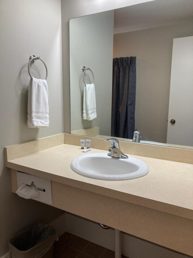 Country Squire Inn And Suites New Holland ภายนอก รูปภาพ