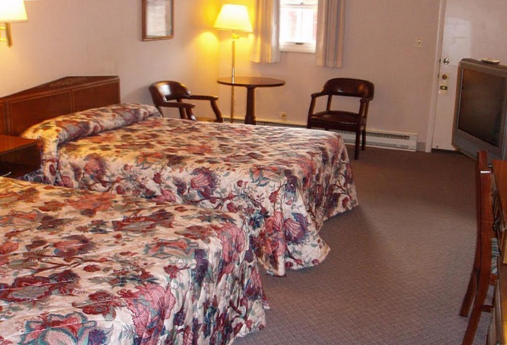 Country Squire Inn And Suites New Holland ภายนอก รูปภาพ