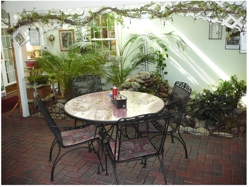 Country Squire Inn And Suites New Holland ภายนอก รูปภาพ