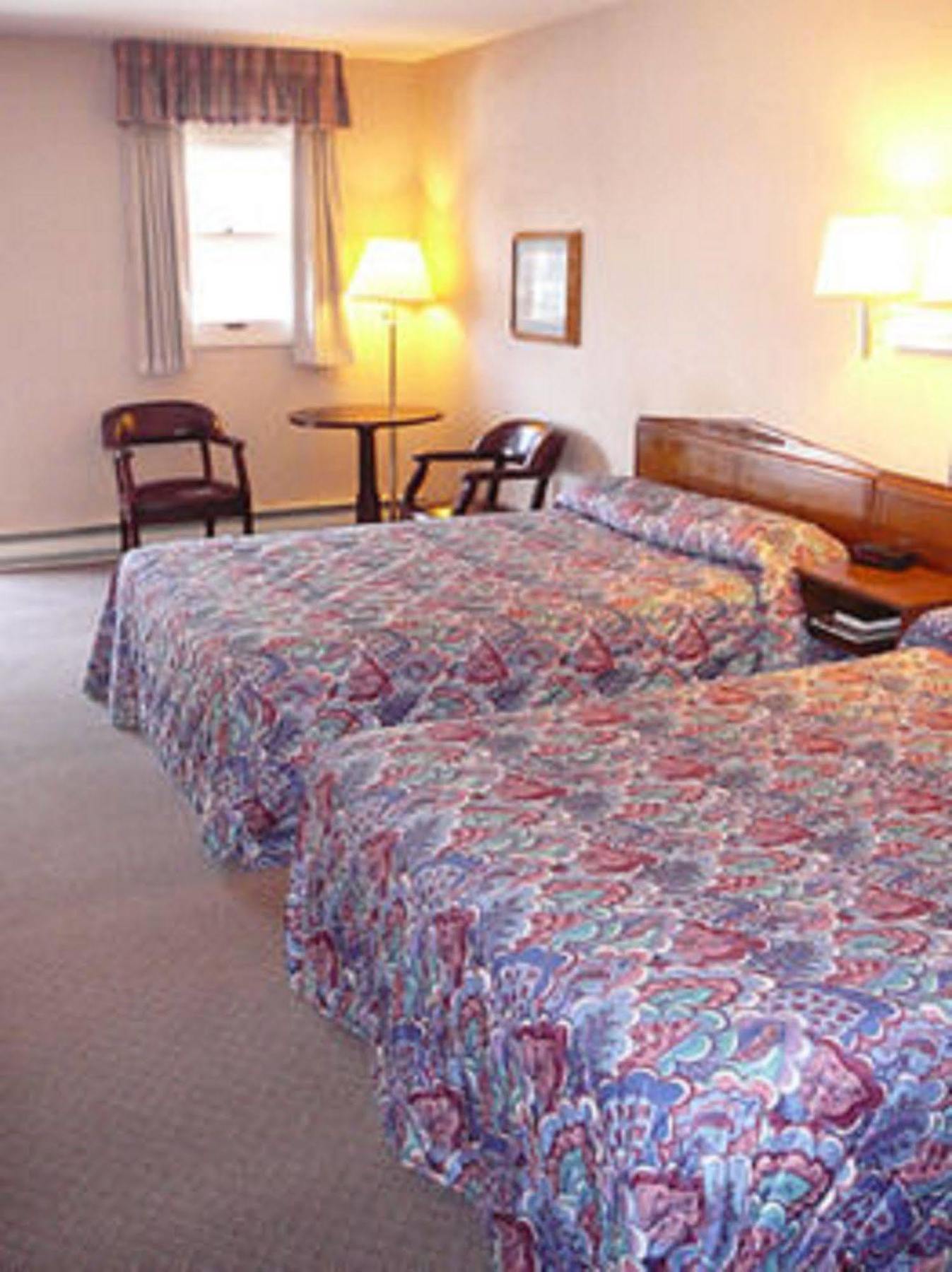 Country Squire Inn And Suites New Holland ภายนอก รูปภาพ
